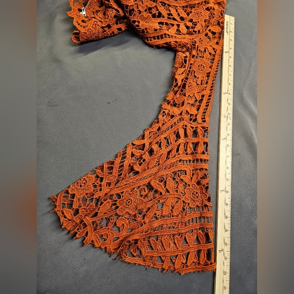 Windsor Cute Rust Cutout Lace Top Small - Picture 4 of 5